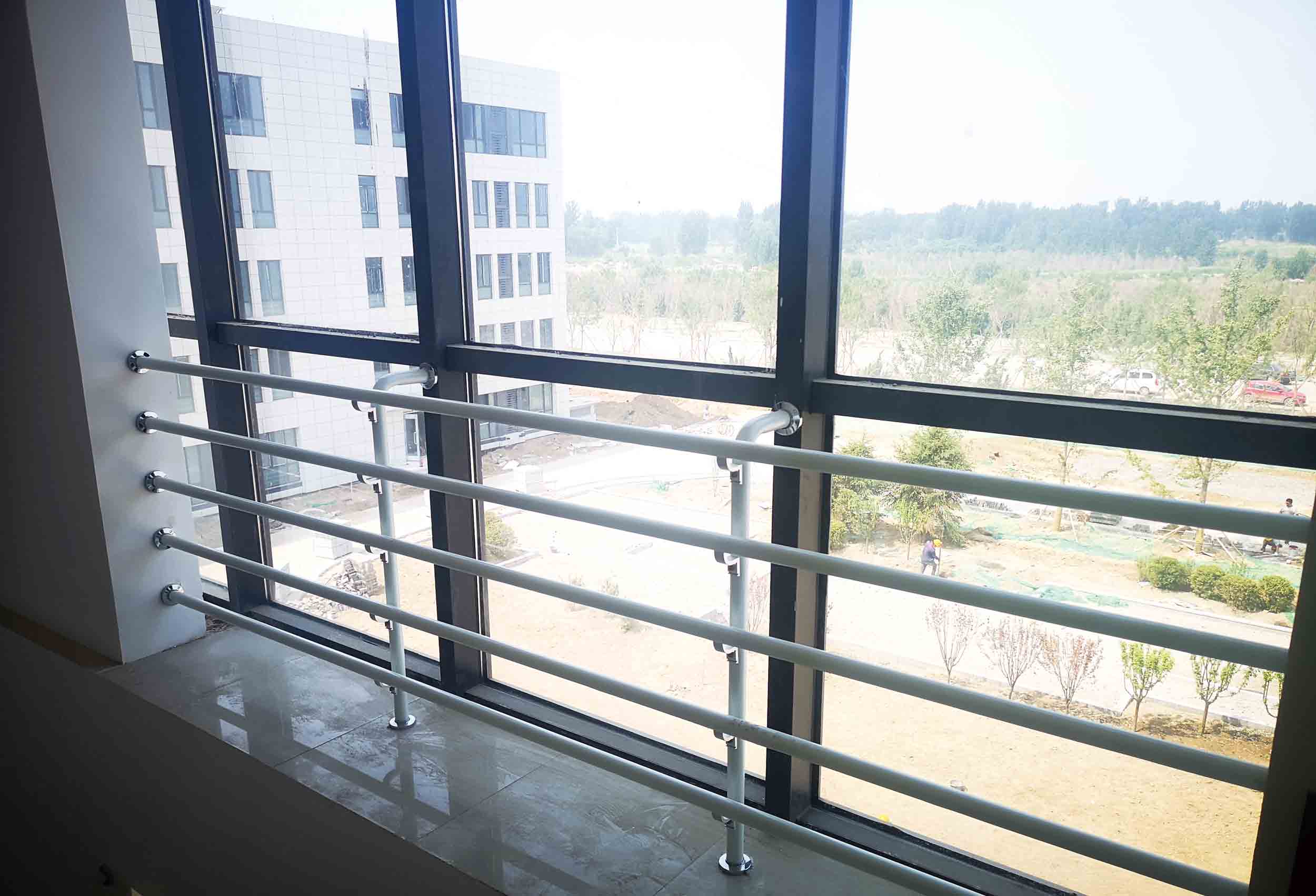 大兴新机场东航室内阳台护栏