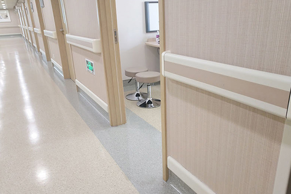 医院走廊防撞扶手的安装方法（图）